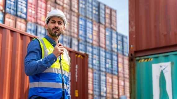 Kepuasan Pelanggan dan Legalitas PT. Dutalaras Logistik